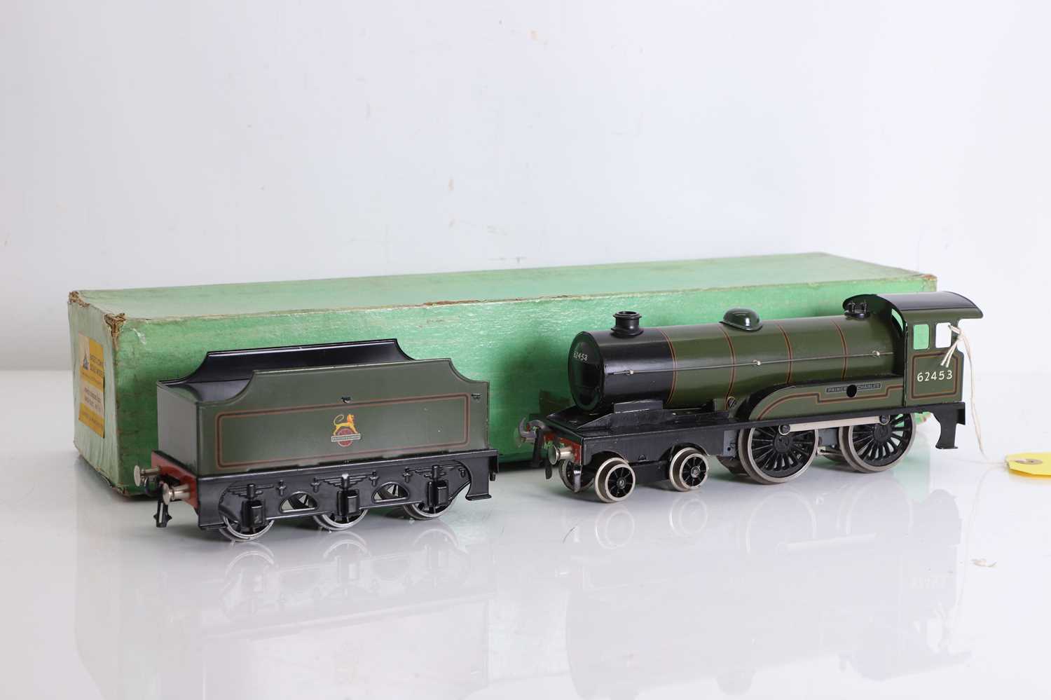 Lot 303 - A collection of locomotives and rolling stock