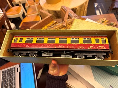 Lot 303 - A collection of locomotives and rolling stock