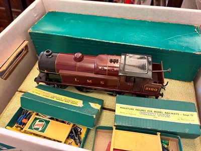 Lot 303 - A collection of locomotives and rolling stock