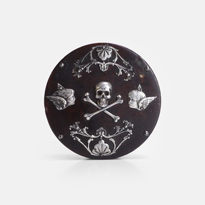 Lot 112 - A memento mori snuffbox