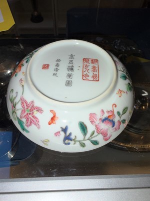 Lot 78 - A Chinese famille rose dish
