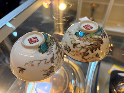 Lot 79 - A pair of Chinese famille rose teabowls