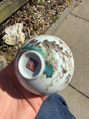 Lot 79 - A pair of Chinese famille rose teabowls
