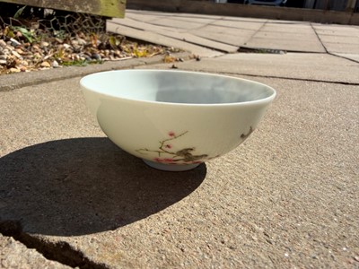 Lot 79 - A pair of Chinese famille rose teabowls