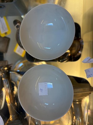 Lot 79 - A pair of Chinese famille rose teabowls