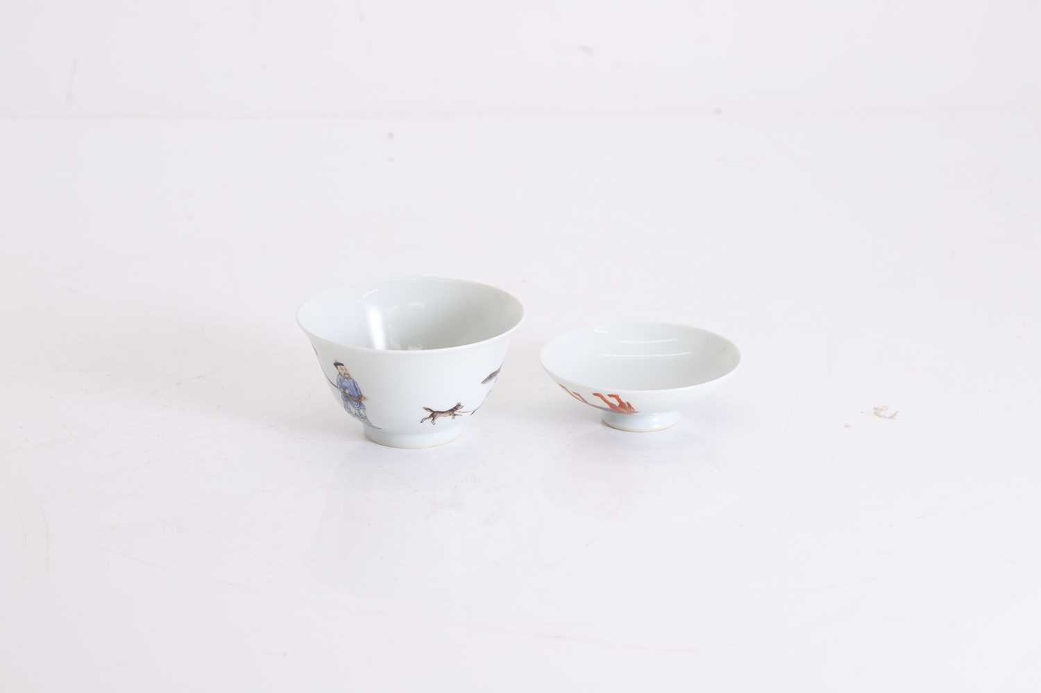 Lot 80 - A Chinese teabowl and cover
