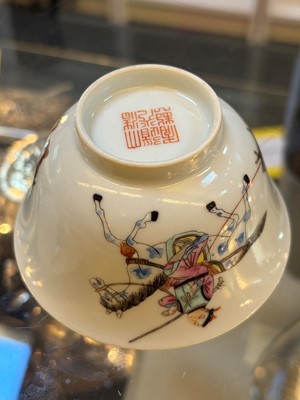 Lot 80 - A Chinese teabowl and cover