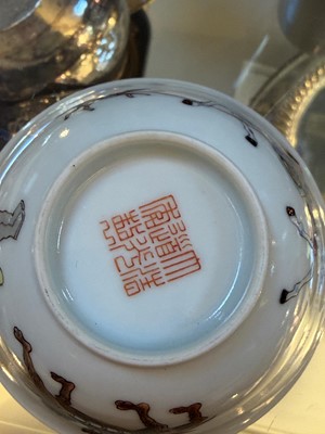 Lot 80 - A Chinese teabowl and cover