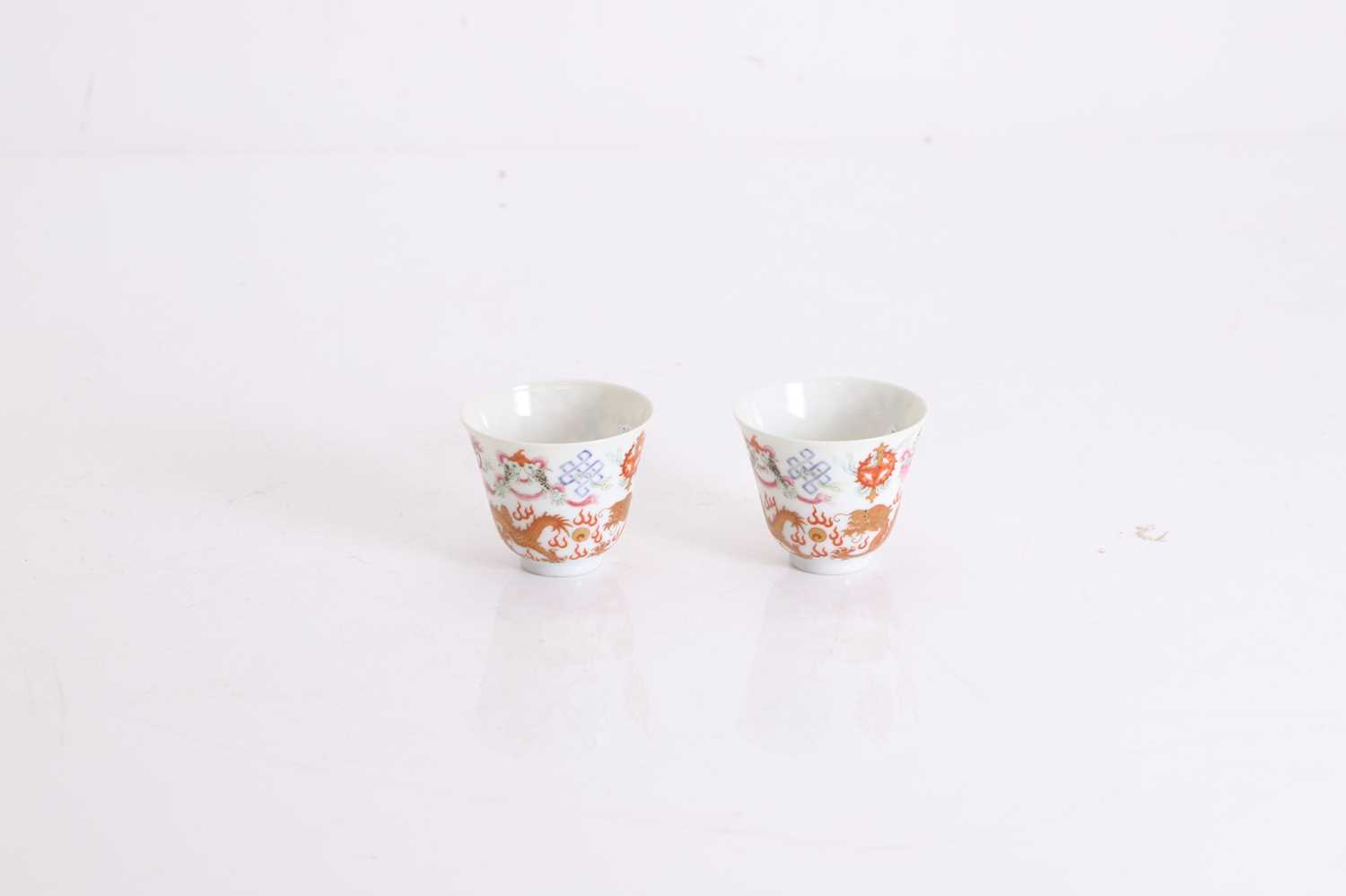Lot 81 - A pair of Chinese dragon teacups