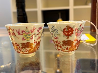 Lot 81 - A pair of Chinese dragon teacups