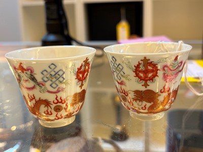 Lot 81 - A pair of Chinese dragon teacups
