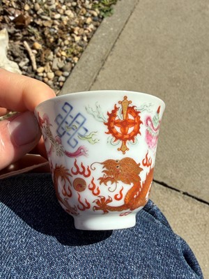 Lot 81 - A pair of Chinese dragon teacups
