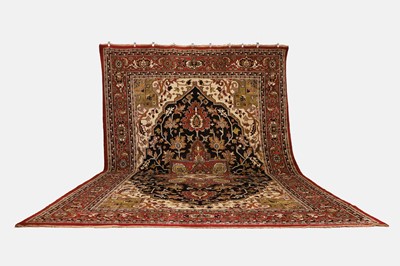 Lot 270 - A large wool carpet of Serapi design