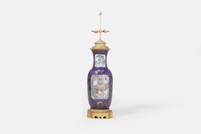 Lot 258 - A large famille verte porcelain vase lamp