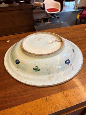 Lot 117 - An Iznik style pottery dish
