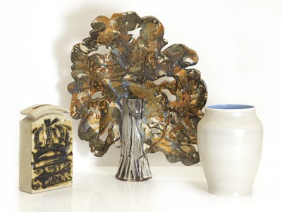 Lot 118 - A collection of studio pottery