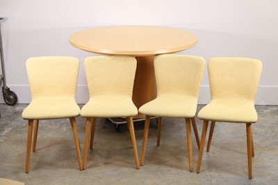 Lot 531 - A Contemporary oak circular dining table and chairs