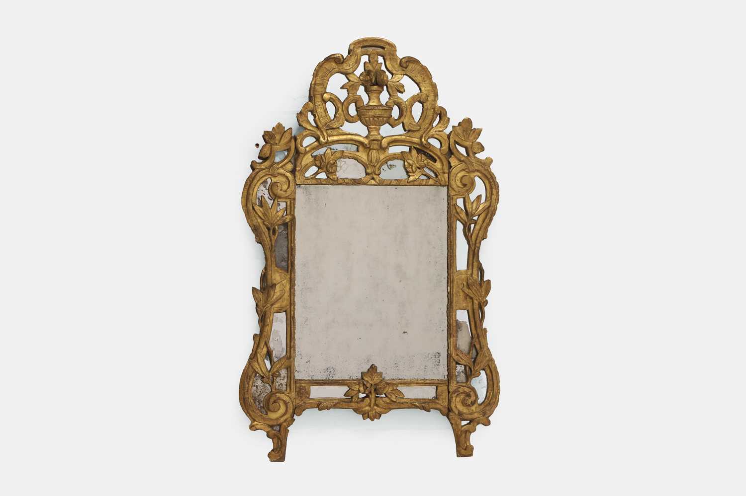 Lot 272 - A giltwood marriage mirror