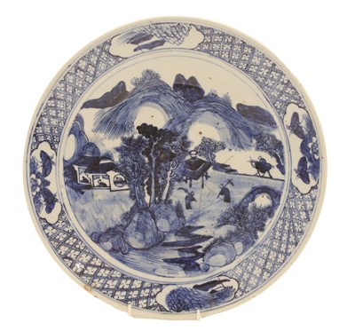 Lot 61 - A large Chinese blue and white plate