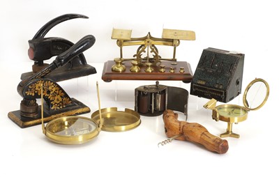 Lot 324 - A group of metal and brass collectibles