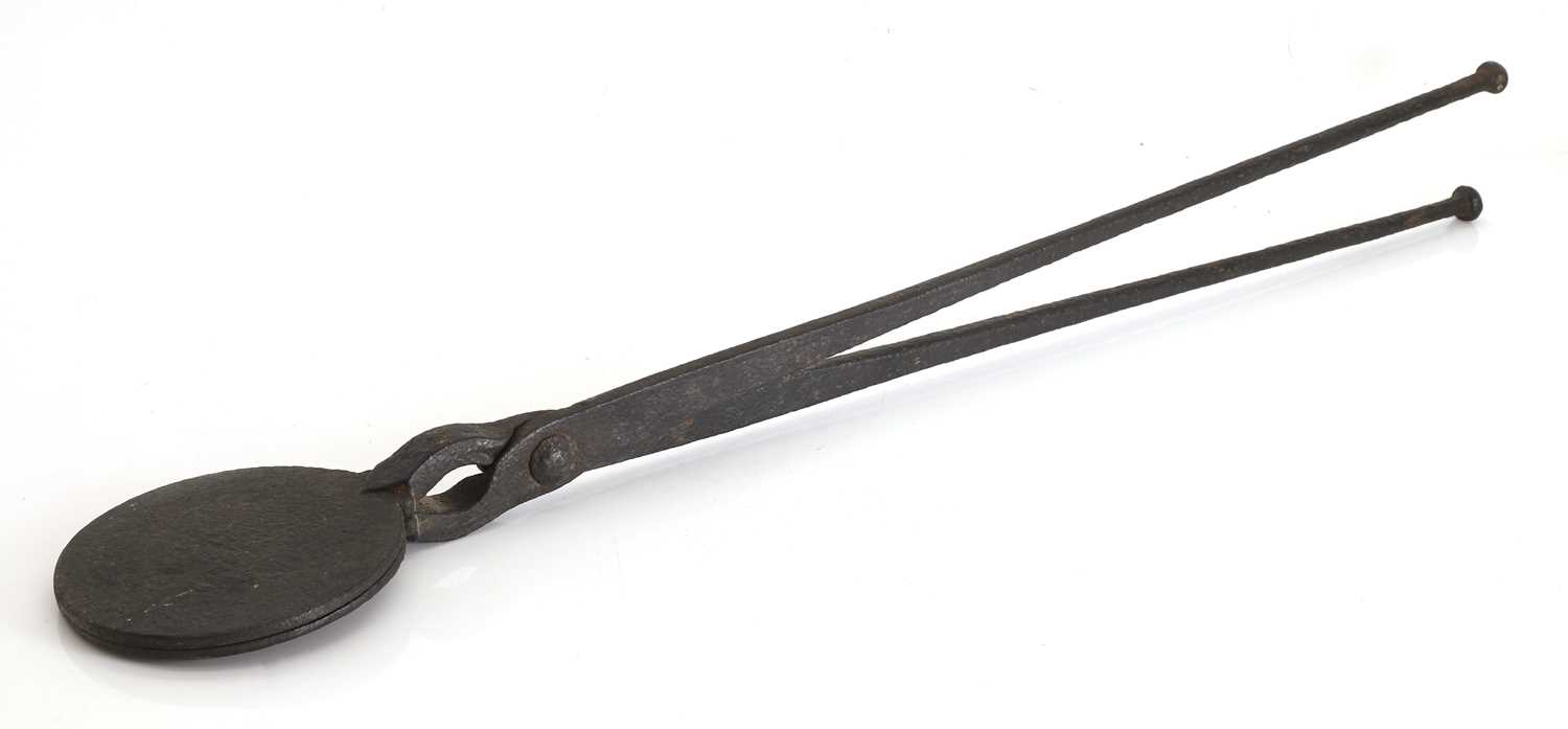 Lot 332 - A wrought iron waffle iron