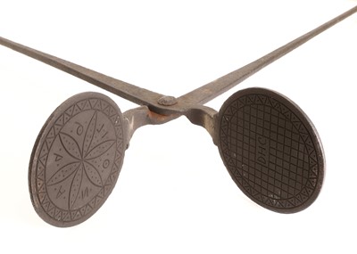 Lot 332 - A wrought iron waffle iron