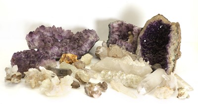 Lot 315 - A collection of quartz crystal wands