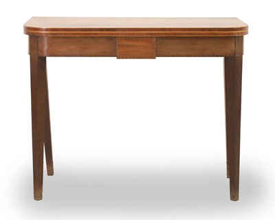 Lot 541 - A Georgian mahogany tea table
