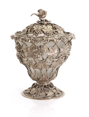 Lot 47 - A pierced bon bon dish and cover
