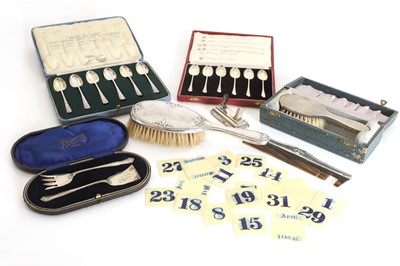 Lot 18 - A collection of cased silver