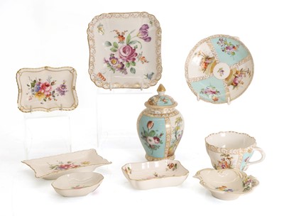 Lot 118 - A collection of porcelain pieces
