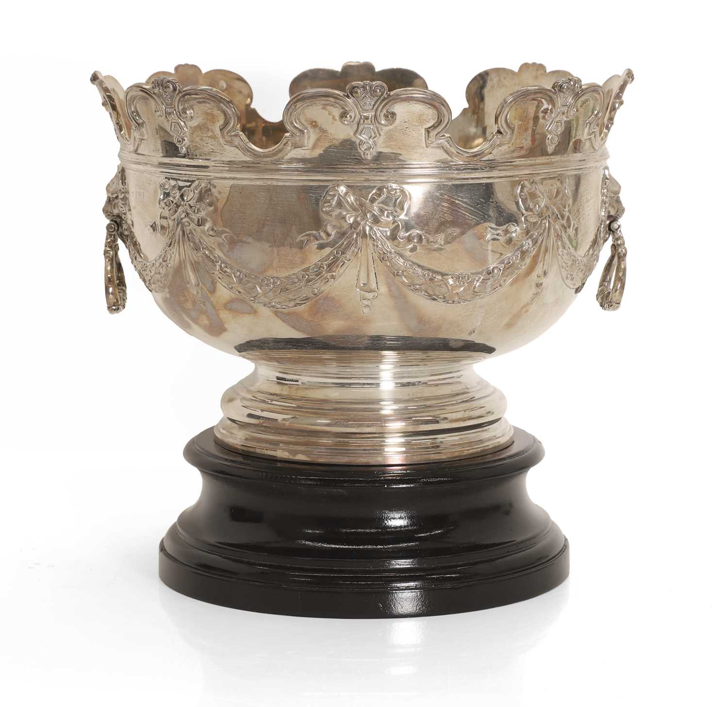 Lot 14 - A late Victorian silver monteith