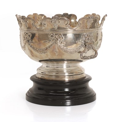 Lot 14 - A late Victorian silver monteith