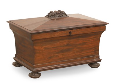 Lot 513 - A George III mahogany cellarette
