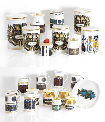 Lot 121 - A collection of Robert Stewart pottery pieces
