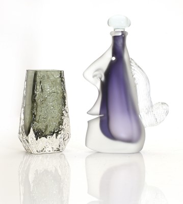 Lot 151 - Two glass items