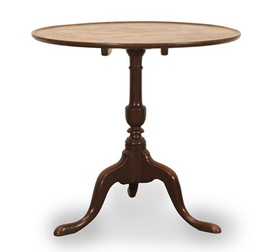 Lot 513 - A George III tilt top wine table