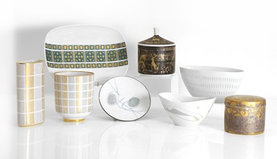 Lot 120 - A group of eight ceramics