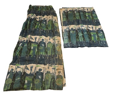 Lot 411 - Two printed 'Age of Kings' curtains