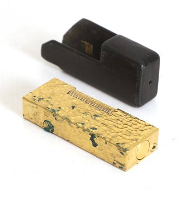 Lot 6 - A Dunhill gold plated Rollagas lighter