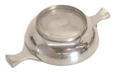 Lot 305 - A quaich