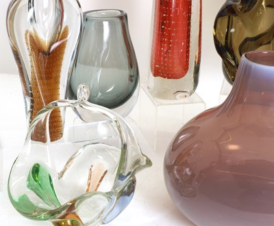 Lot 153 - A collection of Czech and German glass items