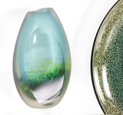 Lot 152 - A collection of glass items