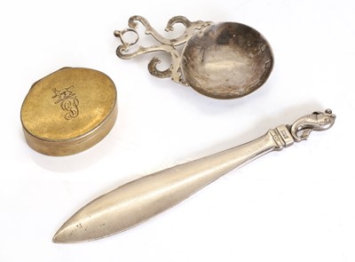 Lot 2 - An oval silver vinaigrette
