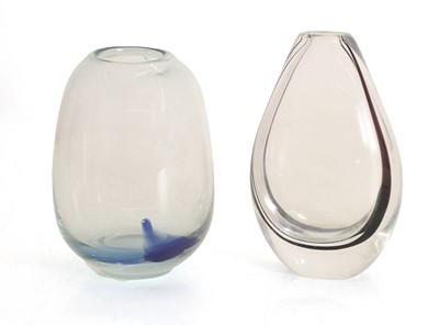 Lot 160 - A collection of glass items