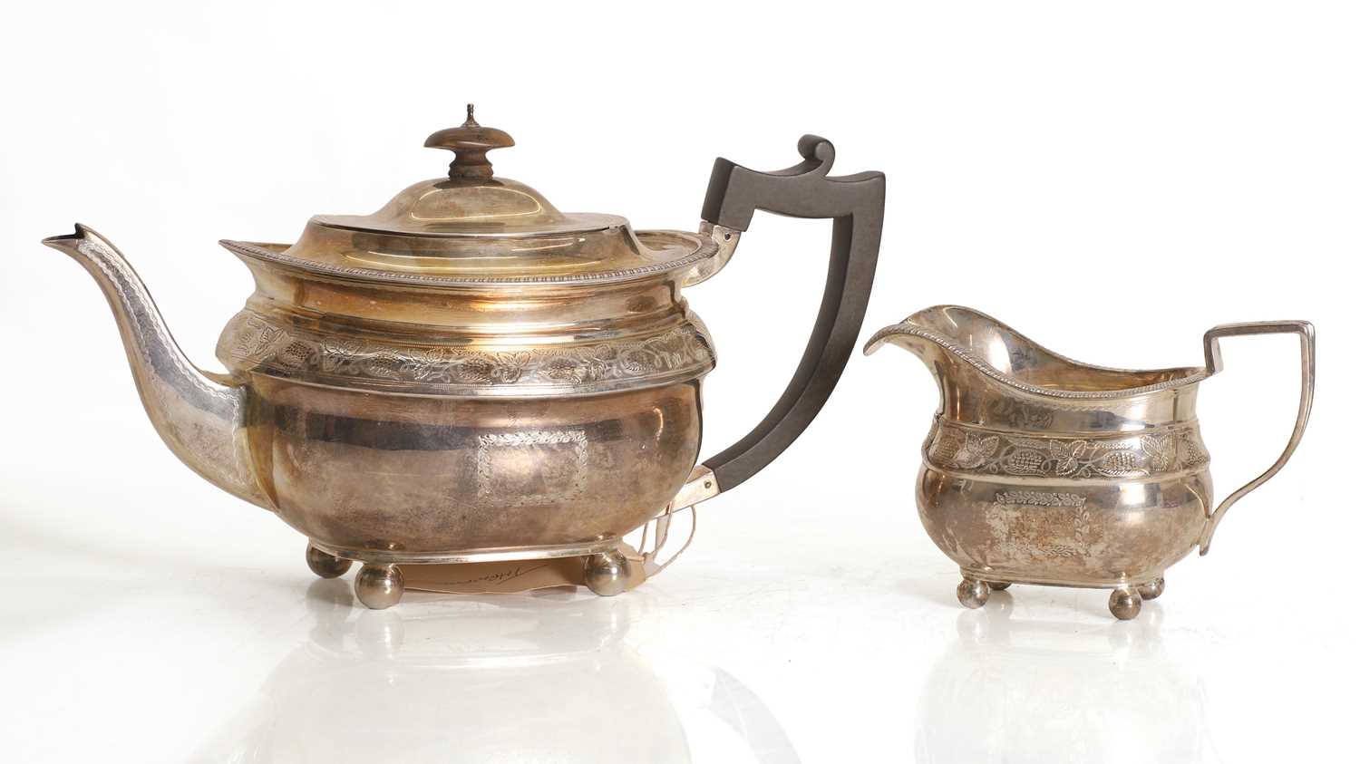 Lot 8 - A silver teapot