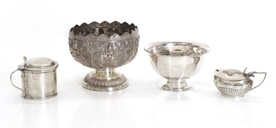 Lot 10 - An assortment of silver items