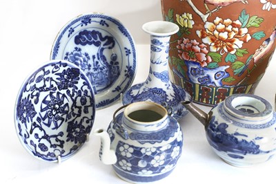 Lot 52 - A collection of Chinese porcelain