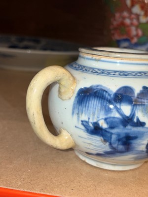 Lot 52 - A collection of Chinese porcelain