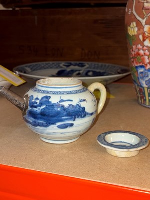 Lot 52 - A collection of Chinese porcelain